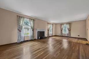 27W084 Fleming Dr, Winfield, IL 60190 - Photo 4
