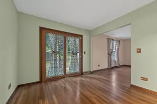 27W084 Fleming Dr, Winfield, IL 60190 - Photo 6