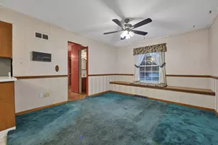 27W084 Fleming Dr, Winfield, IL 60190 - Photo 12