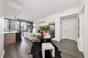 164 N Peoria St, Chicago, IL 60607 - Photo 2