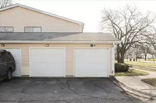 23 Wildwood Ln, Bolingbrook, IL 60440 - Photo 22
