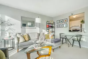 111 W Maple St, Chicago, IL 60610 - Photo 4