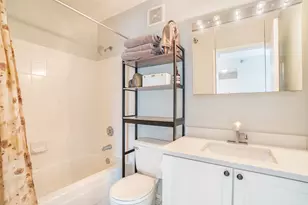 111 W Maple St, Chicago, IL 60610 - Photo 8