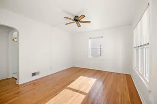 372 S Center Ave, Bradley, IL 60915 - Photo 2