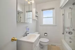 372 S Center Ave, Bradley, IL 60915 - Photo 8