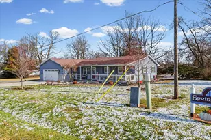 808 Spring Lake Rd, Mahomet, IL 61853 - Photo 2