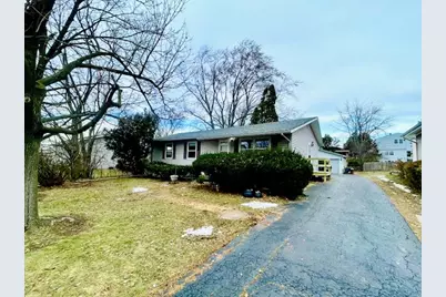 10 Pine Avenue, Lake Zurich, IL 60047 - Photo 1