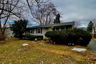 10 Pine Ave, Lake Zurich, IL 60047 - Photo 2