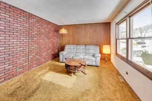 10 Pine Ave, Lake Zurich, IL 60047 - Photo 4