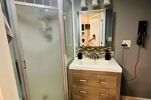 2062 Danbury Pl, Hoffman Estates, IL 60169 - Photo 4