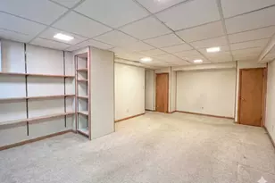 2037 Clinton St, Rockford, IL 61103 - Photo 20