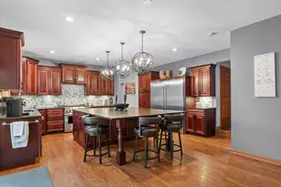 1005 Hilary Ln, Cary, IL 60013 - Photo 2