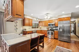 1102 Dennis Ln, Elgin, IL 60120 - Photo 16