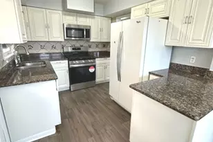 7843 S Luna Ave, Burbank, IL 60459 - Photo 4