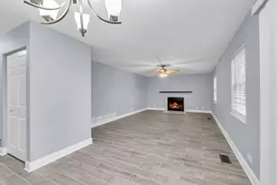 2010 N Nicole Ln, Round Lake Beach, IL 60073 - Photo 16