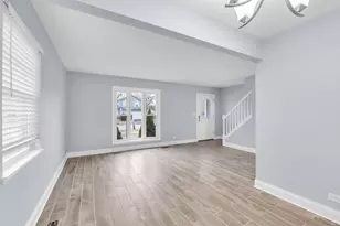 2010 N Nicole Ln, Round Lake Beach, IL 60073 - Photo 6