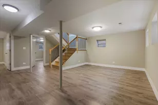 5731 N Washtenaw Ave, Chicago, IL 60659 - Photo 12