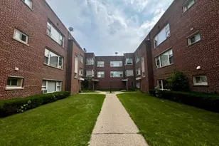 2409 W Jarvis Ave, Chicago, IL 60645 - Photo 2