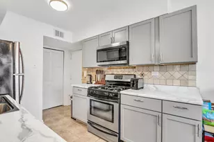 655 Hale Ct, Wheeling, IL 60090 - Photo 8