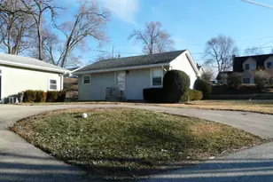 8 Cross St, Fox Lake, IL 60020 - Photo 2