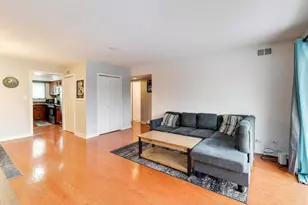 9381 Bay Colony Dr, Des Plaines, IL 60016 - Photo 4