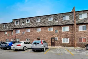 9381 Bay Colony Dr, Des Plaines, IL 60016 - Photo 20