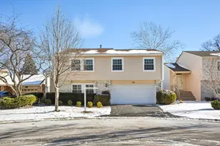 108 Croftwood Ct, Rolling Meadows, IL 60008 - Photo 1