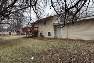 330 S Lakeshore Dr, Mundelein, IL 60060 - Photo 26