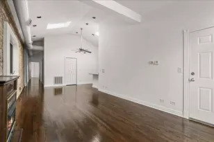 821 N Milwaukee Ave, Chicago, IL 60642 - Photo 2