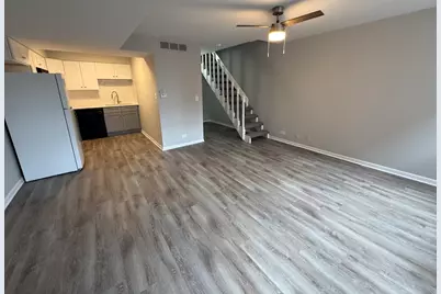 744 W Gordon Terrace #301, Chicago, IL 60613 - Photo 2