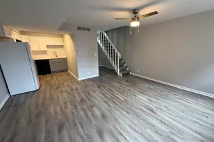 744 W Gordon Terrace, Chicago, IL 60613 - Photo 2