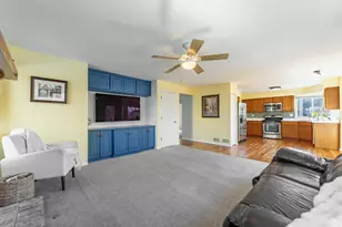 [Address not provided], Carpentersville, IL 60110 - Photo 12