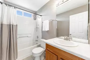 [Address not provided], Carpentersville, IL 60110 - Photo 24