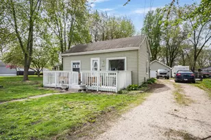 222 S Lincoln St, Braidwood, IL 60408 - Photo 2