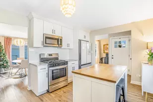 987 Lakewood Dr, Bartlett, IL 60103 - Photo 4