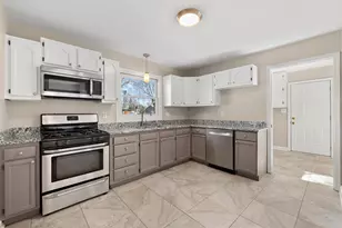 479 Porter Ave, Crystal Lake, IL 60014 - Photo 2