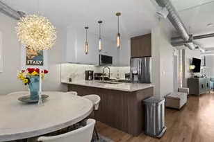 1645 W School St, Chicago, IL 60657 - Photo 2