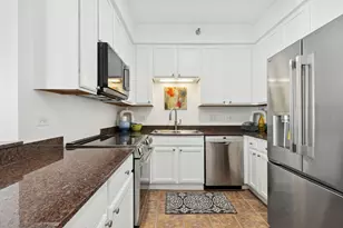 435 W Erie St, Chicago, IL 60654 - Photo 6