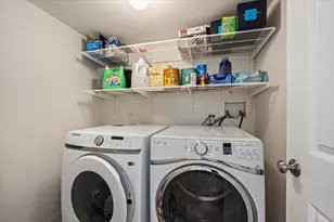 533 W Belmont Ave, Chicago, IL 60657 - Photo 24