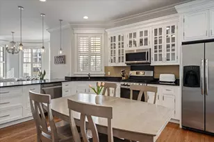 533 W Belmont Ave, Chicago, IL 60657 - Photo 4