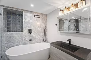 2850 W Henderson St, Chicago, IL 60618 - Photo 10