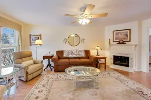 735 Garfield Ave, Libertyville, IL 60048 - Photo 2