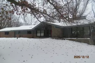 1943 Woodside Dr, Freeport, IL 61032 - Photo 1