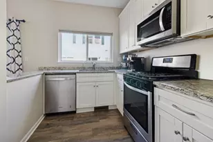 2416 Courtyard Cir, Aurora, IL 60506 - Photo 8