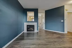 2416 Courtyard Cir, Aurora, IL 60506 - Photo 6