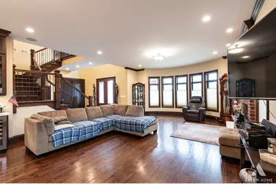 10001 Montrose Avenue, Schiller Park, IL 60176 - Photo 10