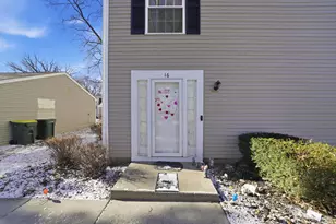 16 Forest Ln, Cary, IL 60013 - Photo 4