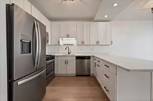 645 N Kingsbury St, Chicago, IL 60654 - Photo 4