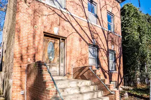 1032 W Dakin St, Chicago, IL 60613 - Photo 1