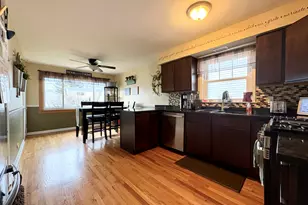 2841 W 100th Pl, Evergreen Park, IL 60805 - Photo 10